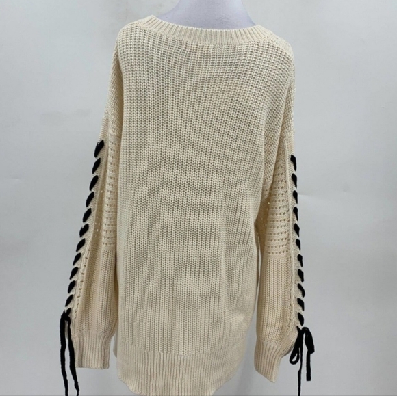 Willow & Clay Loose Knit Sweater, Medium - Picture 9 of 13